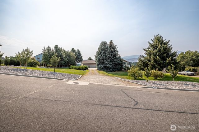 326 23rd Street NE, East Wenatchee, WA 98802