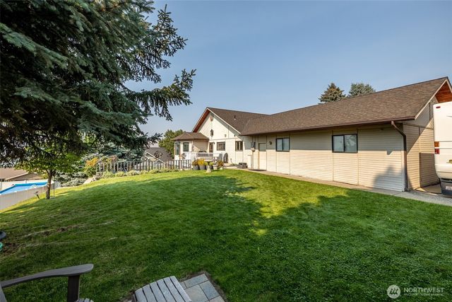 326 23rd Street NE, East Wenatchee, WA 98802