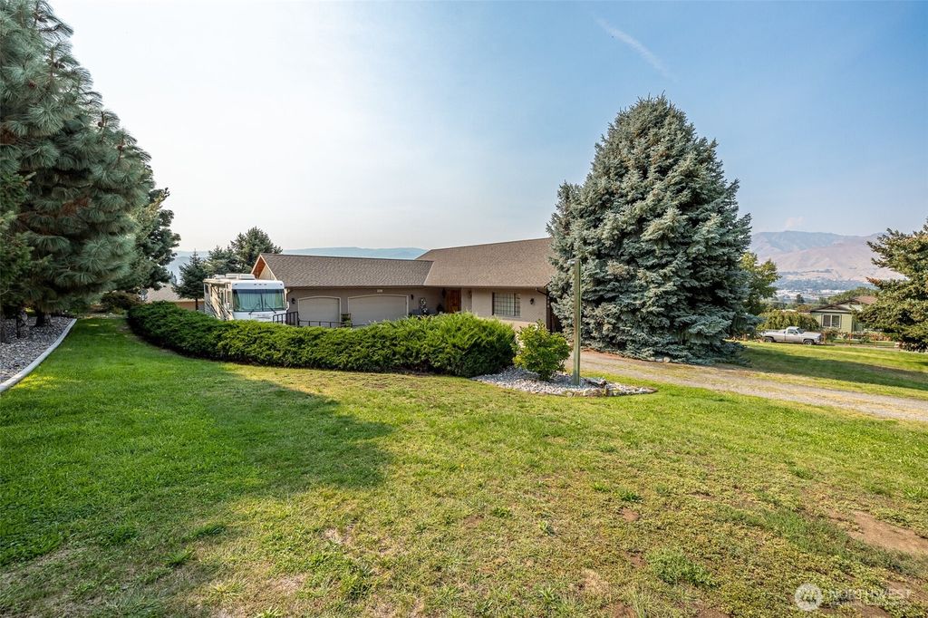 326 23rd Street NE, East Wenatchee, WA 98802