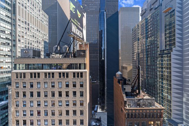 1600 Broadway Apt 20A, New York City, NY 10019