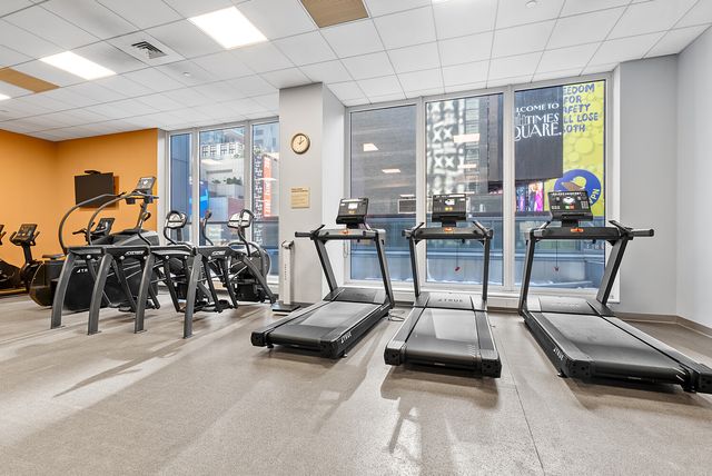 1600 Broadway Apt 20A, New York City, NY 10019