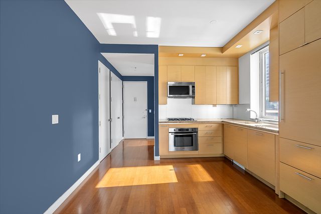 1600 Broadway Apt 20A, New York City, NY 10019