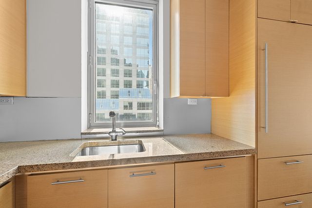 1600 Broadway Apt 20A, New York City, NY 10019