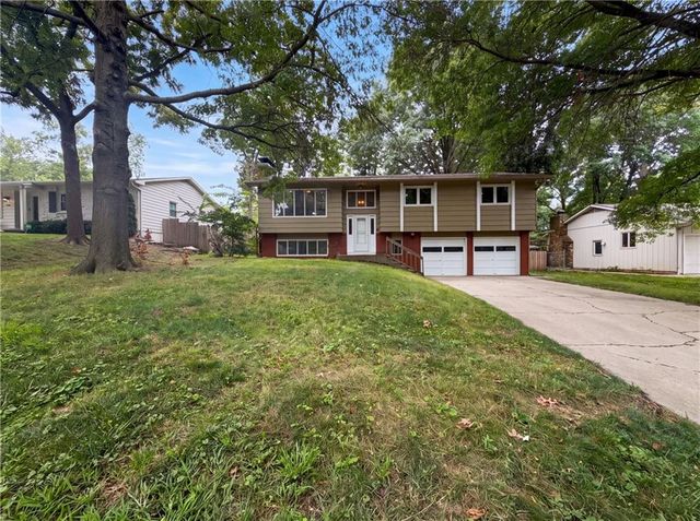 2909 Sagebrush Drive, Lawrence, KS 66047