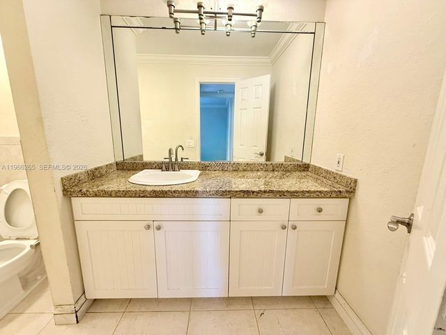 801 NE 199th St 204-10, Miami, FL 33179