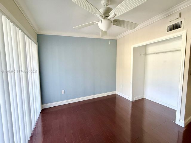 801 NE 199th St 204-10, Miami, FL 33179