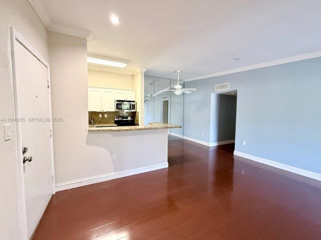 801 NE 199th St 204-10, Miami, FL 33179