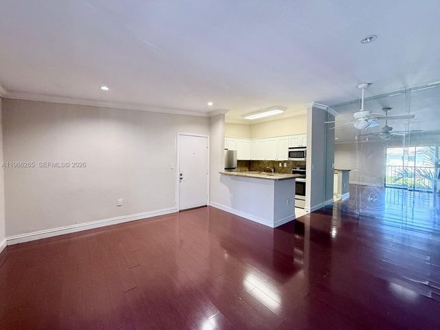 801 NE 199th St 204-10, Miami, FL 33179