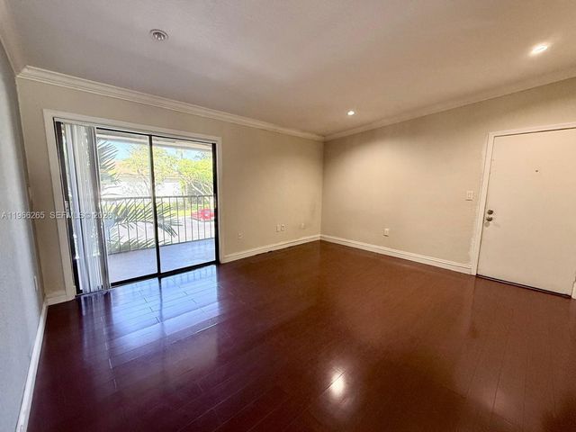 801 NE 199th St 204-10, Miami, FL 33179