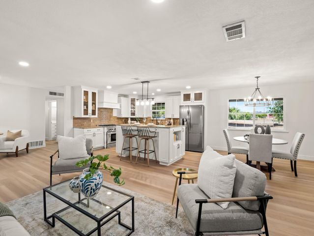 5731 E Copper Avenue, Clovis, CA 93619