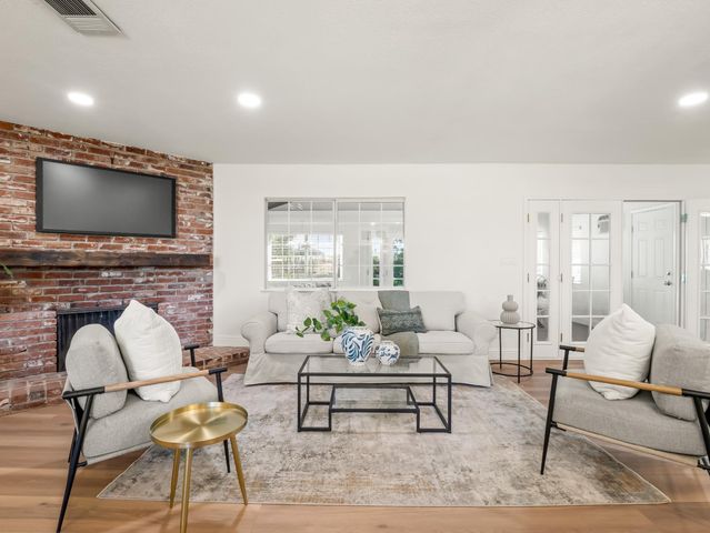 5731 E Copper Avenue, Clovis, CA 93619