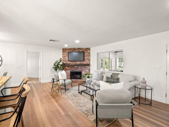 5731 E Copper Avenue, Clovis, CA 93619
