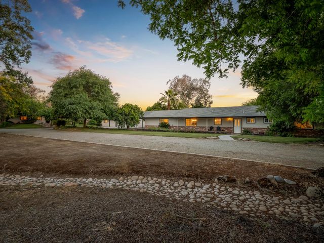 5731 E Copper Avenue, Clovis, CA 93619