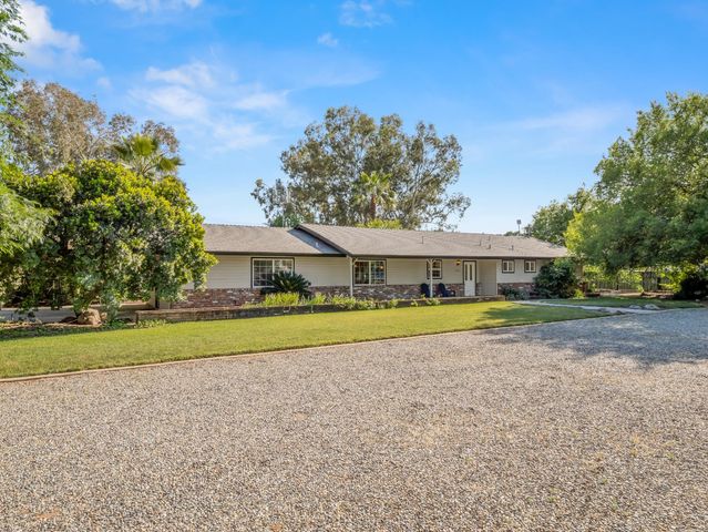 5731 E Copper Avenue, Clovis, CA 93619