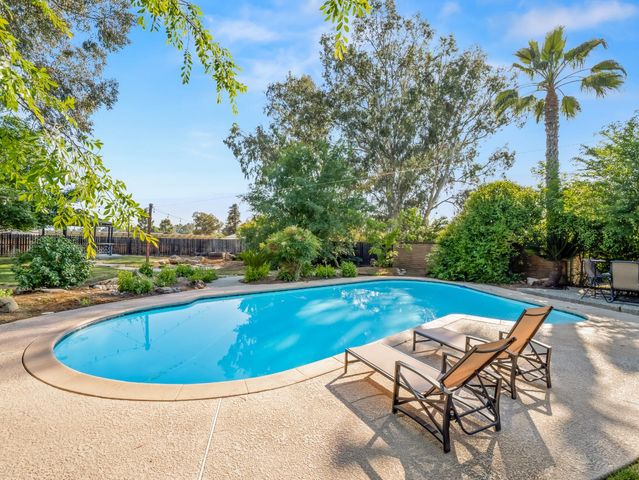 5731 E Copper Avenue, Clovis, CA 93619