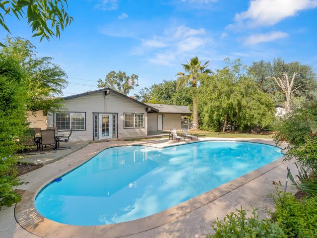 5731 E Copper Avenue, Clovis, CA 93619