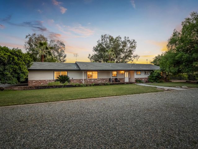 5731 E Copper Avenue, Clovis, CA 93619