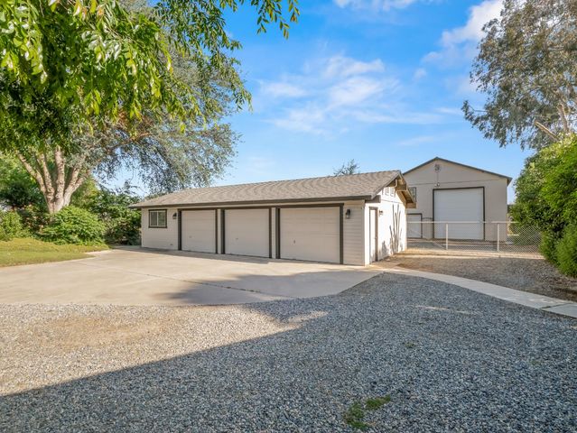 5731 E Copper Avenue, Clovis, CA 93619