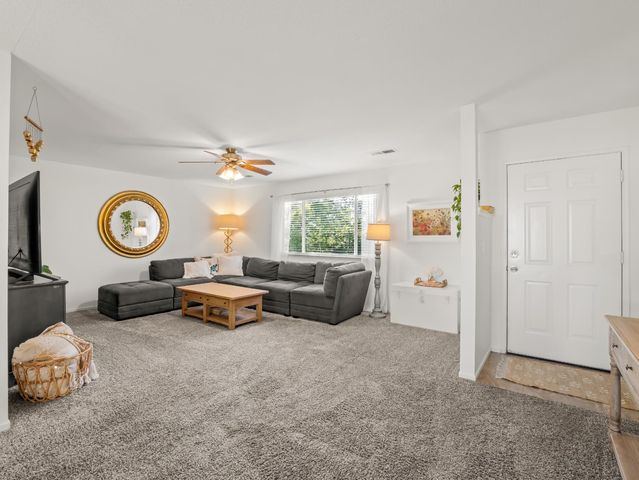 5731 E Copper Avenue, Clovis, CA 93619