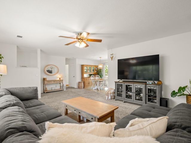 5731 E Copper Avenue, Clovis, CA 93619