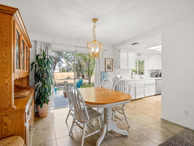 5731 E Copper Avenue, Clovis, CA 93619