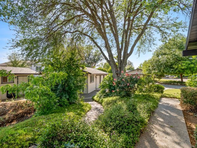 5731 E Copper Avenue, Clovis, CA 93619