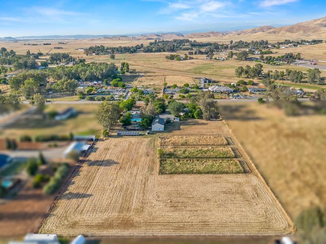5731 E Copper Avenue, Clovis, CA 93619