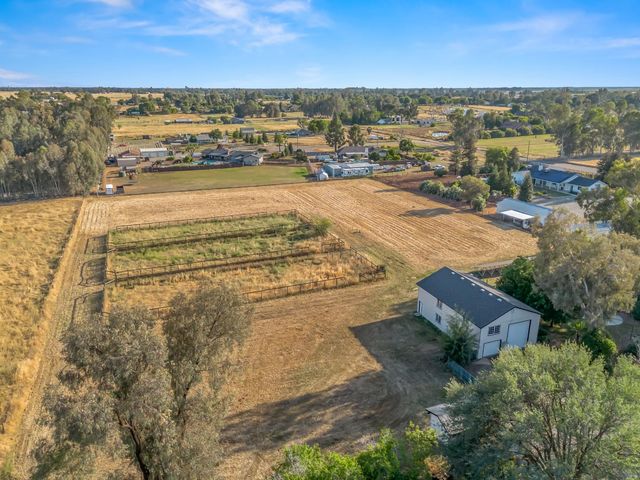 5731 E Copper Avenue, Clovis, CA 93619