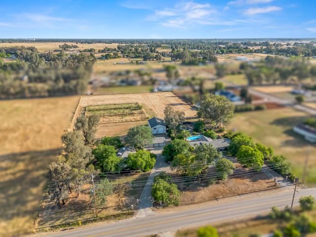 5731 E Copper Avenue, Clovis, CA 93619