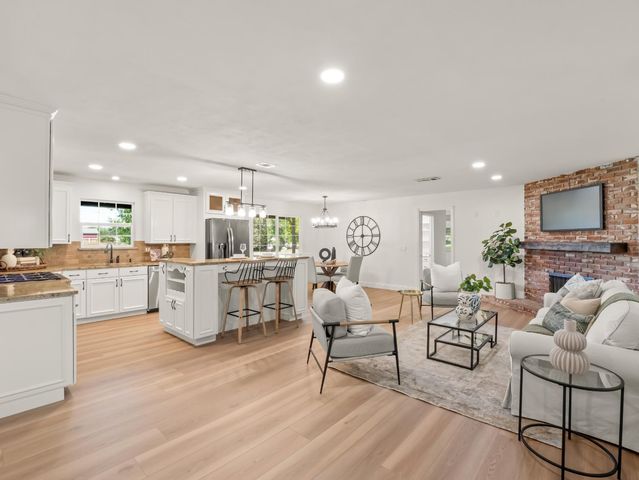 5731 E Copper Avenue, Clovis, CA 93619