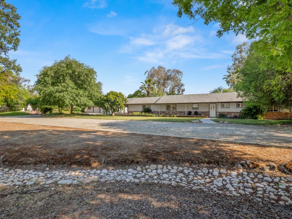 5731 E Copper Avenue, Clovis, CA 93619