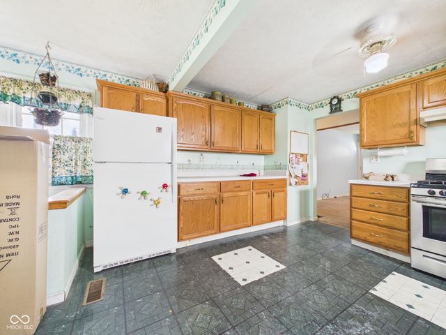 2230 W 8th Street, Anderson, IN 46016