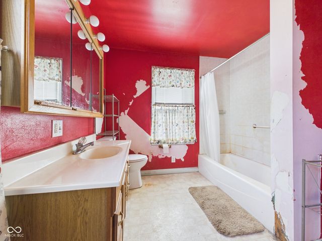 2230 W 8th Street, Anderson, IN 46016