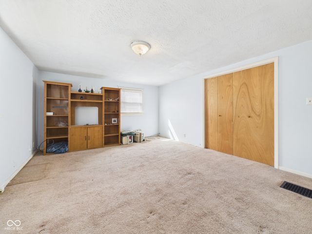 2230 W 8th Street, Anderson, IN 46016