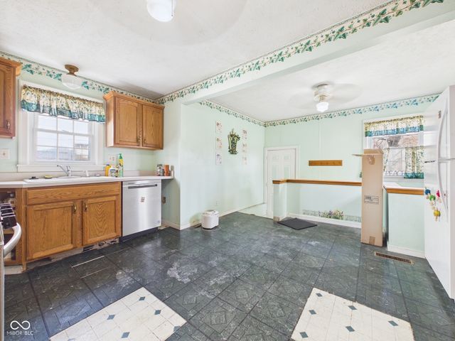 2230 W 8th Street, Anderson, IN 46016