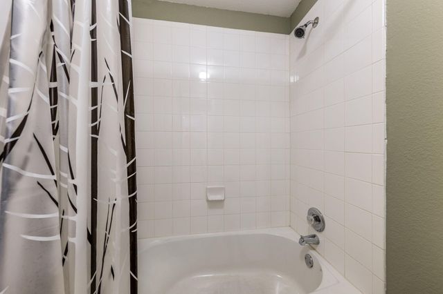 925 Woodduck TRL, Leander, TX 78641