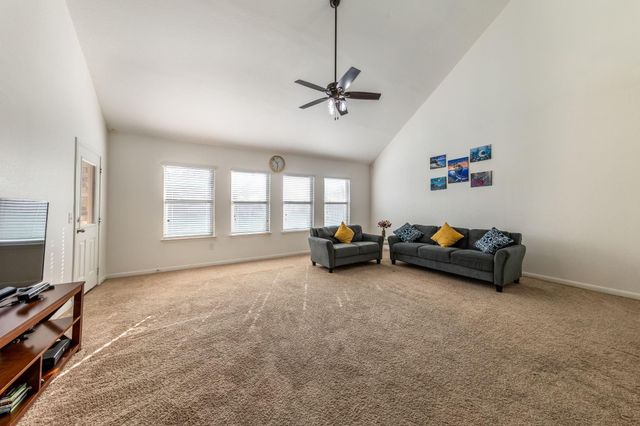 925 Woodduck TRL, Leander, TX 78641