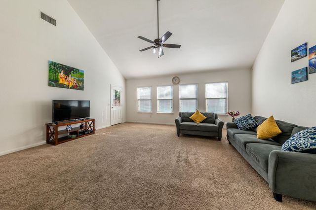 925 Woodduck TRL, Leander, TX 78641