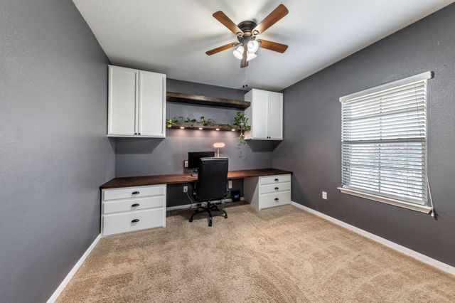 925 Woodduck TRL, Leander, TX 78641