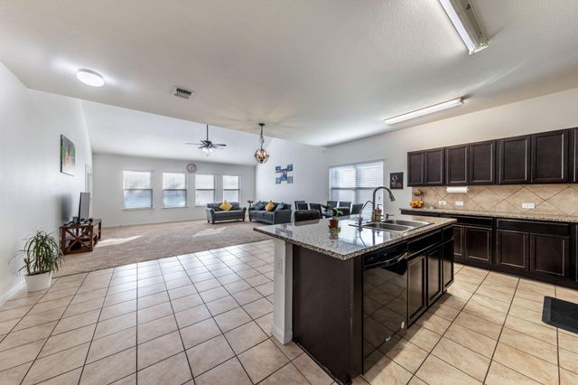 925 Woodduck TRL, Leander, TX 78641