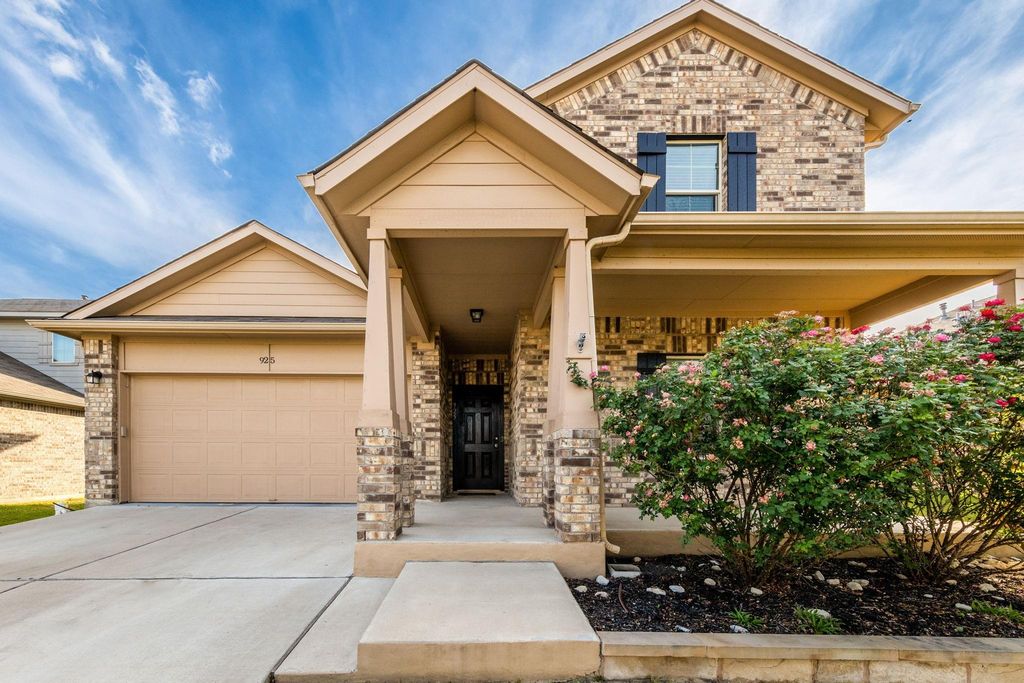 925 Woodduck TRL, Leander, TX 78641