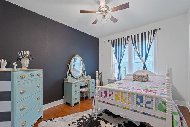 1709 W Lake DR, Taylor, TX 76574