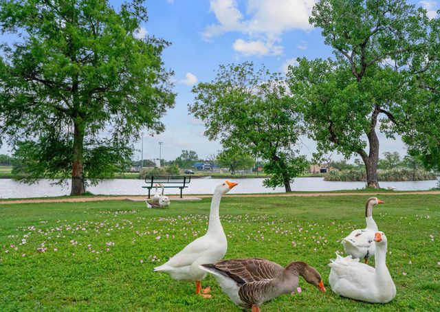 1709 W Lake DR, Taylor, TX 76574