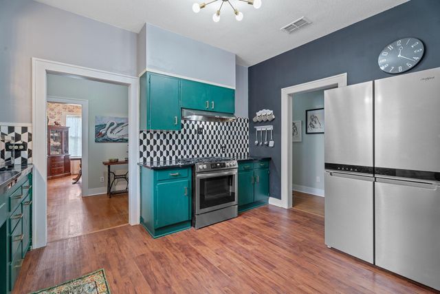 1709 W Lake DR, Taylor, TX 76574