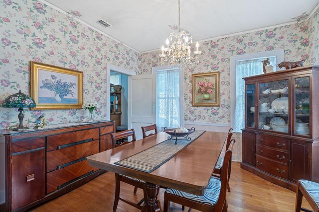 1709 W Lake DR, Taylor, TX 76574