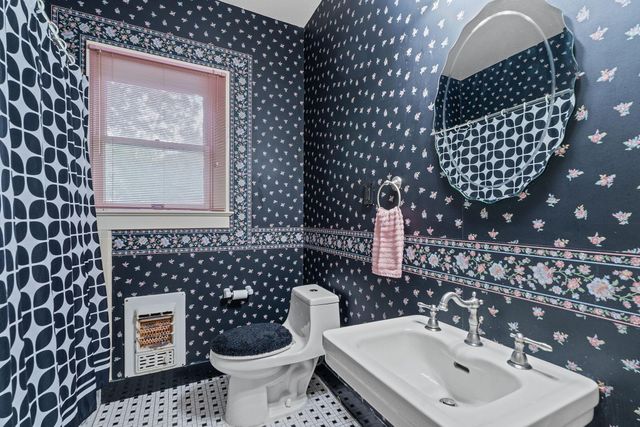 1709 W Lake DR, Taylor, TX 76574