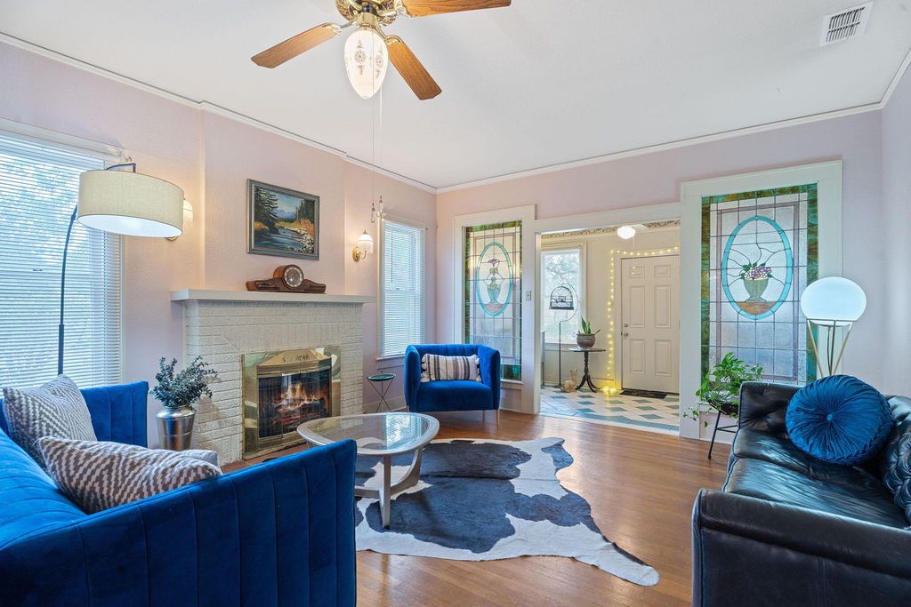 1709 W Lake DR, Taylor, TX 76574