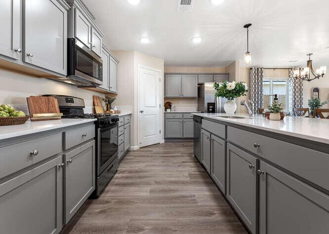 7062 W Oriole Avenue, Visalia, CA 93291