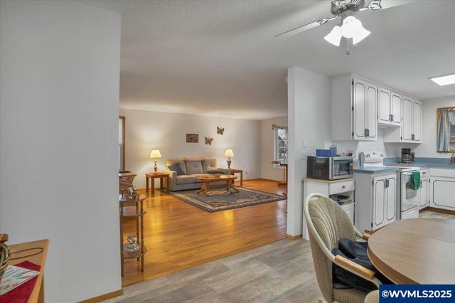 1720 Jansen Wy, Woodburn, OR 97071