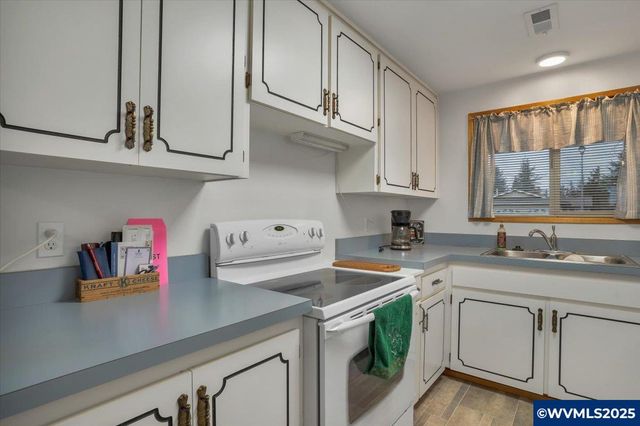 1720 Jansen Wy, Woodburn, OR 97071